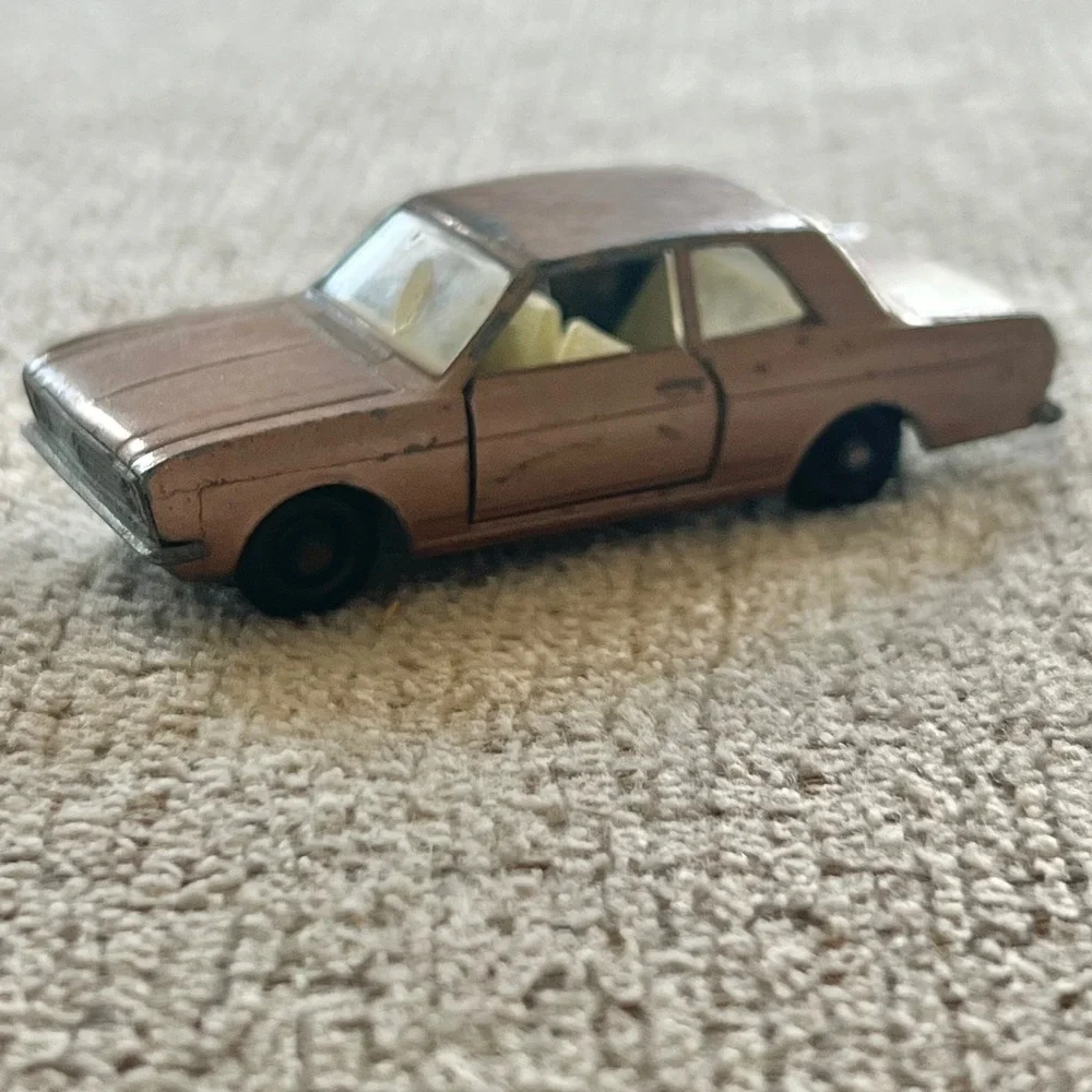 Vtg Matchbox Lesney No 25 Ford Cortina Metallic Brown Made in England Toy Car